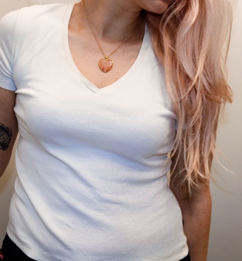 Złoty naszyjnik 'Brokatowa miłość', wersja różowa